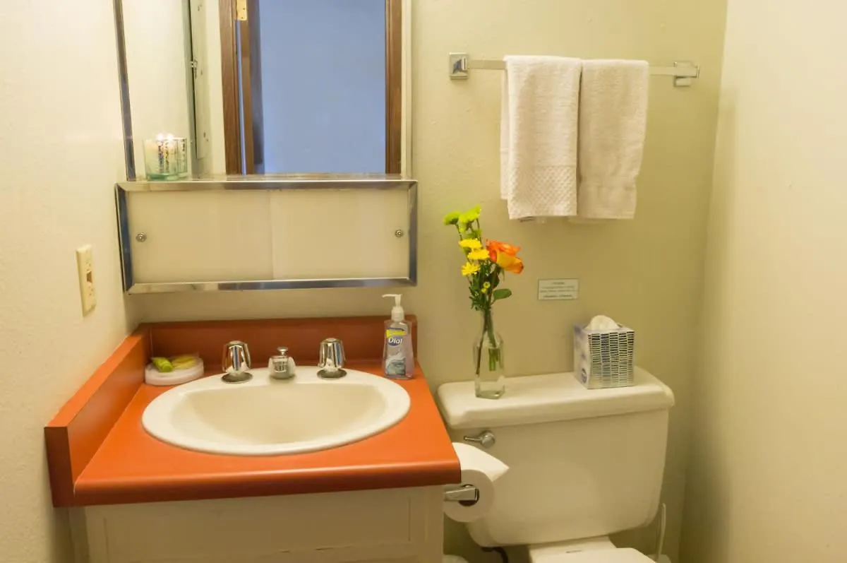 Beachfront Bungalow Walk To Ocean & Restaurants Lihue 0*,  ABD