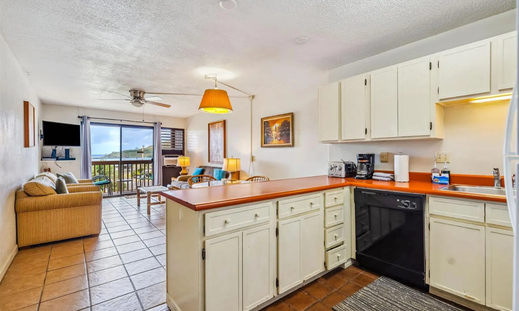 Beachfront Bungalow Walk To Ocean & Restaurants Lihue