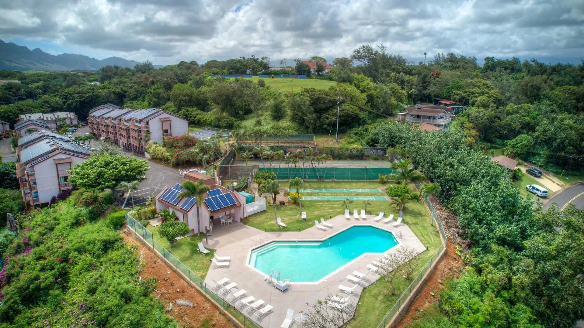 Beachfront Bungalow Walk To Ocean & Restaurants Lihue